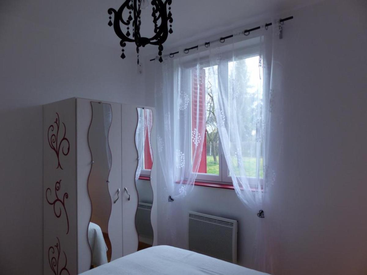 Maison Renovee Avec Cour Privee, Proche De Gannat, 3 Chambres, Animaux Acceptes, Equipements Modernes. - Fr-1-489-37 Poezat Exterior photo